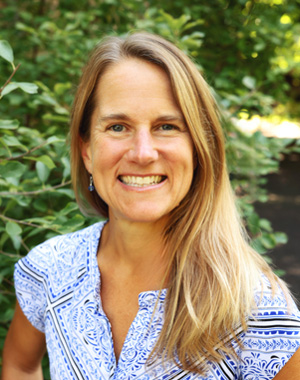Headshot of Rachel Allbaugh, DVM